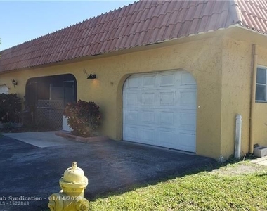 7910 Nw 70th Ct - Photo Thumbnail 0