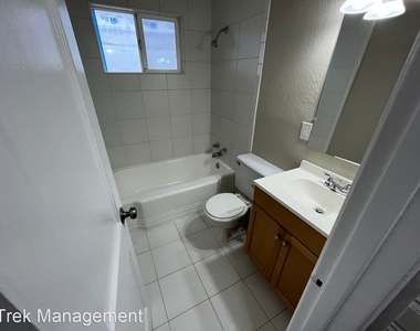 473-479 Glen View Court - Photo Thumbnail 8