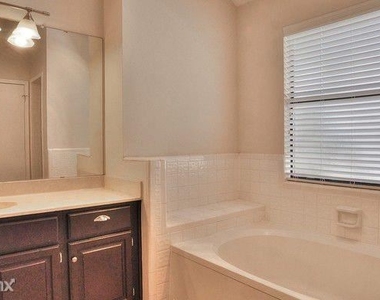 3517 Wimbledon Dr Unit - Photo Thumbnail 14