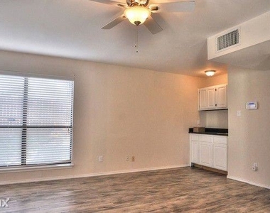 3517 Wimbledon Dr Unit - Photo Thumbnail 6