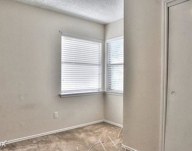 3517 Wimbledon Dr Unit - Photo Thumbnail 16