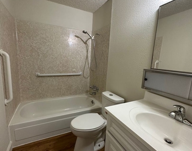 22920 Ne Halsey St #9 - Photo Thumbnail 6