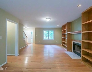 203 R Davis Court - Photo Thumbnail 4