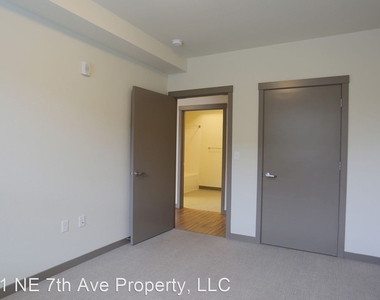 2621 Ne 7th Ave - Photo Thumbnail 7