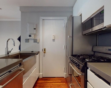 529 East 6th Street - Photo Thumbnail 2