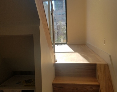 210 East 22nd Street - Photo Thumbnail 6