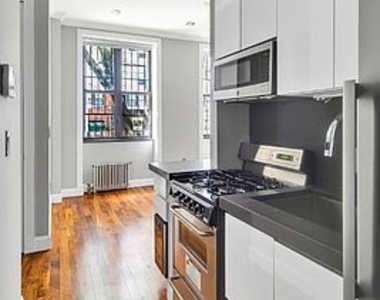 329 East 58th Street - Photo Thumbnail 2