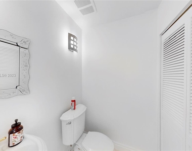 3943 Ne 171st St # 1b - Photo Thumbnail 15