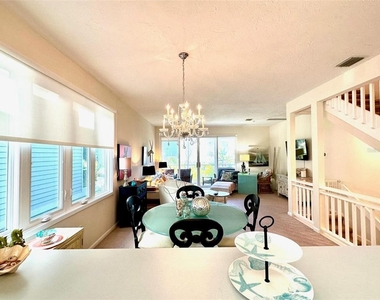 529 Forest Way - Photo Thumbnail 5