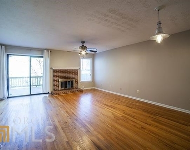 689 Stratford Green - Photo Thumbnail 1