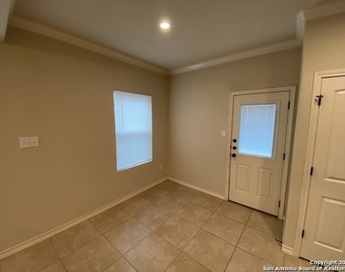 6635 Mia Way - Photo Thumbnail 6