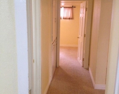 318 Scott Ave - Photo Thumbnail 3