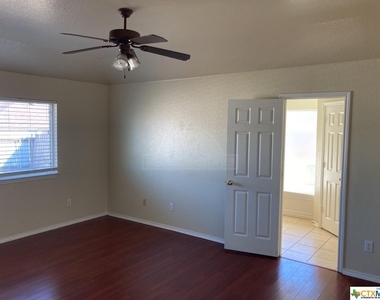 5302 Jitterbug Court - Photo Thumbnail 19