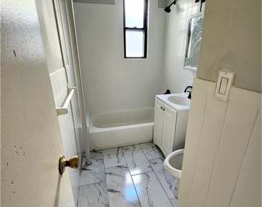 640 Flatbush Avenue - Photo Thumbnail 4