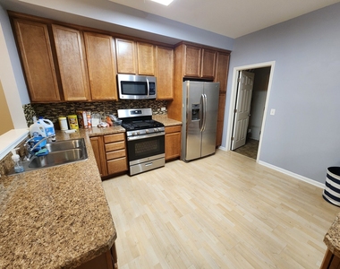 2422 Birch Street - Photo Thumbnail 3