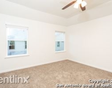 2511 Lynwood Bnd # 101 - Photo Thumbnail 12