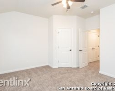 2511 Lynwood Bnd # 101 - Photo Thumbnail 3