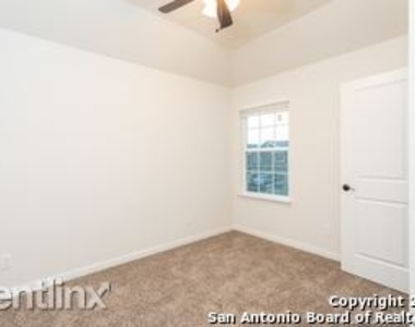 2511 Lynwood Bnd # 101 - Photo Thumbnail 4