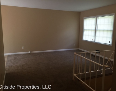 1513 Pine Glen Circle - Photo Thumbnail 2