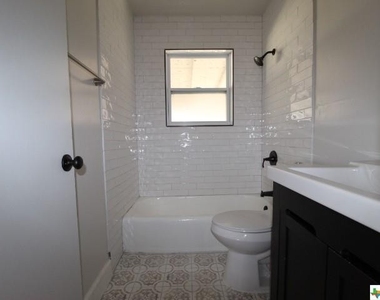 1103 E Robertson Avenue - Photo Thumbnail 11