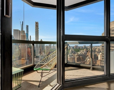 200 East 61st Street - Photo Thumbnail 8