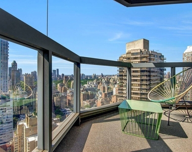 200 East 61st Street - Photo Thumbnail 9