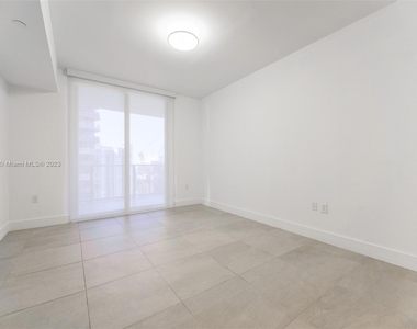 1010 Brickell Av - Photo Thumbnail 11