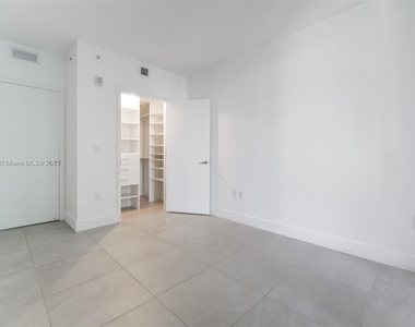 1010 Brickell Av - Photo Thumbnail 19