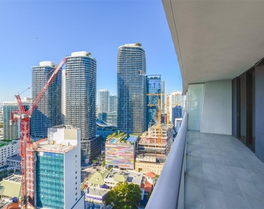 1010 Brickell Av - Photo Thumbnail 3