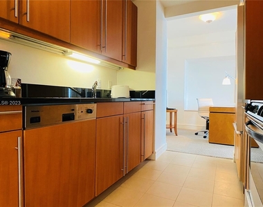 1435 Brickell Ave - Photo Thumbnail 14