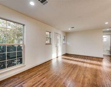 10314 Baronne Circle - Photo Thumbnail 5