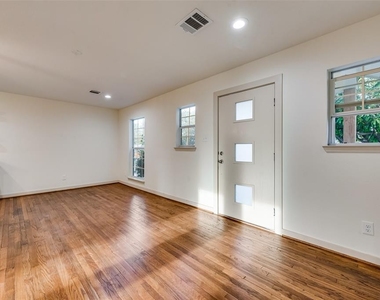 10314 Baronne Circle - Photo Thumbnail 3