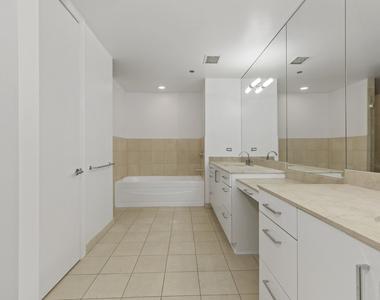 2 W Delaware Place - Photo Thumbnail 26