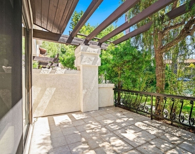 17212 Palisades Cir - Photo Thumbnail 0