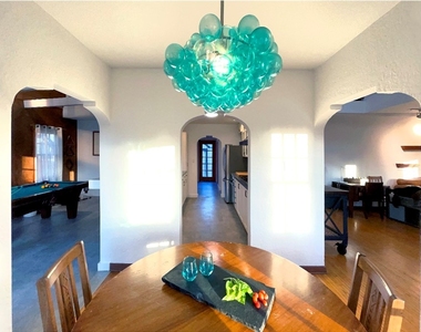 2464 N Heliotrope Drive - Photo Thumbnail 8