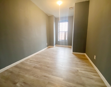 477 Ralph Avenue - Photo Thumbnail 5