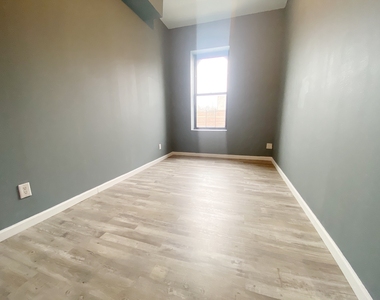 477 Ralph Avenue - Photo Thumbnail 3