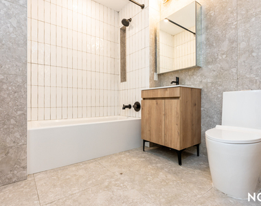 128 Montrose Avenue - Photo Thumbnail 6