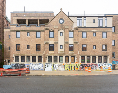 128 Montrose Avenue - Photo Thumbnail 3