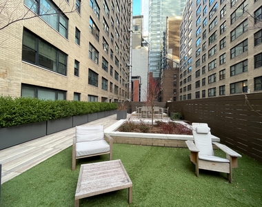 315 West 57th Street - Photo Thumbnail 9