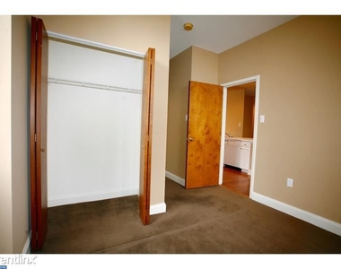 1600 Walnut St - Photo Thumbnail 11