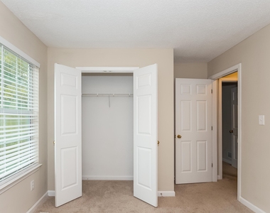 1120 E Briar Gate Court - Photo Thumbnail 12