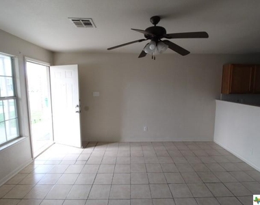 413 Brittney Way - Photo Thumbnail 11