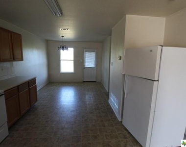 413 Brittney Way - Photo Thumbnail 3