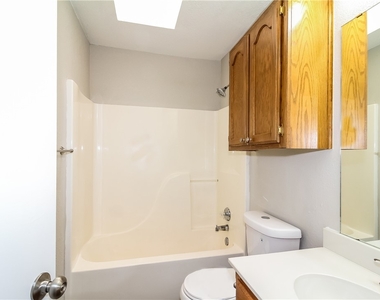 1704 Sw 26th Street - Photo Thumbnail 12