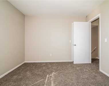 1704 Sw 26th Street - Photo Thumbnail 7