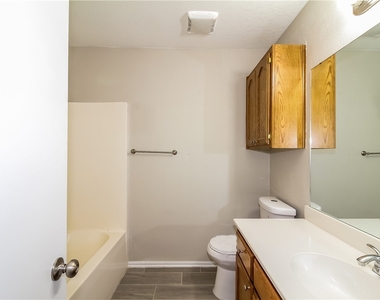 1704 Sw 26th Street - Photo Thumbnail 13