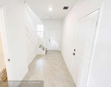 2441 Nw 131 Cir - Photo Thumbnail 6