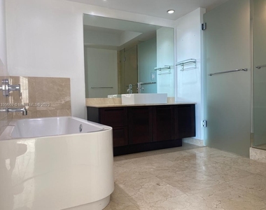 150 Sunny Isles Blvd - Photo Thumbnail 17