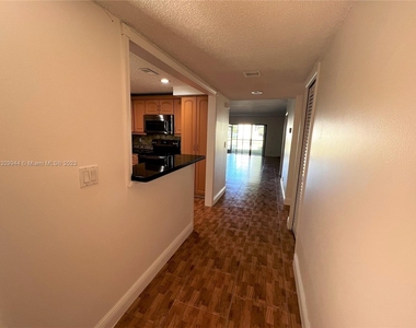 195 Lakeview Dr - Photo Thumbnail 2